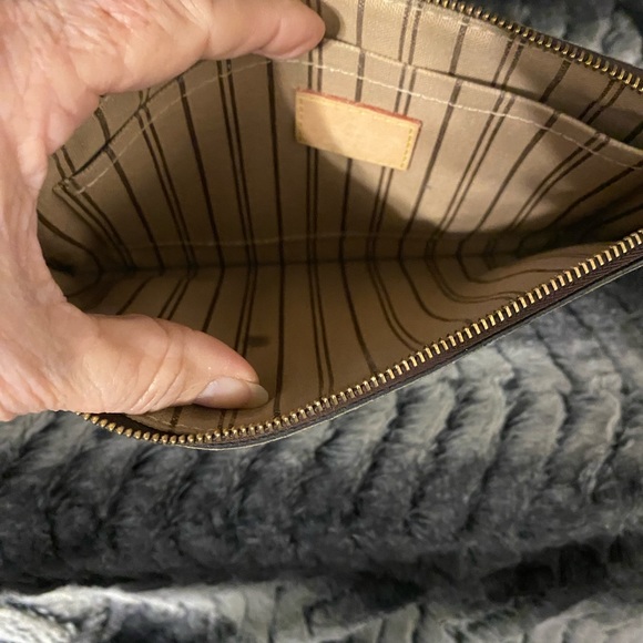 Louis Vuitton Monogram Clutch, Pouch or Crossbody with Chain and COA - Picture 7 of 16